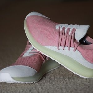 LANE EIGHT WOMEN'S TRAINER AD 1 SIZE 7.5